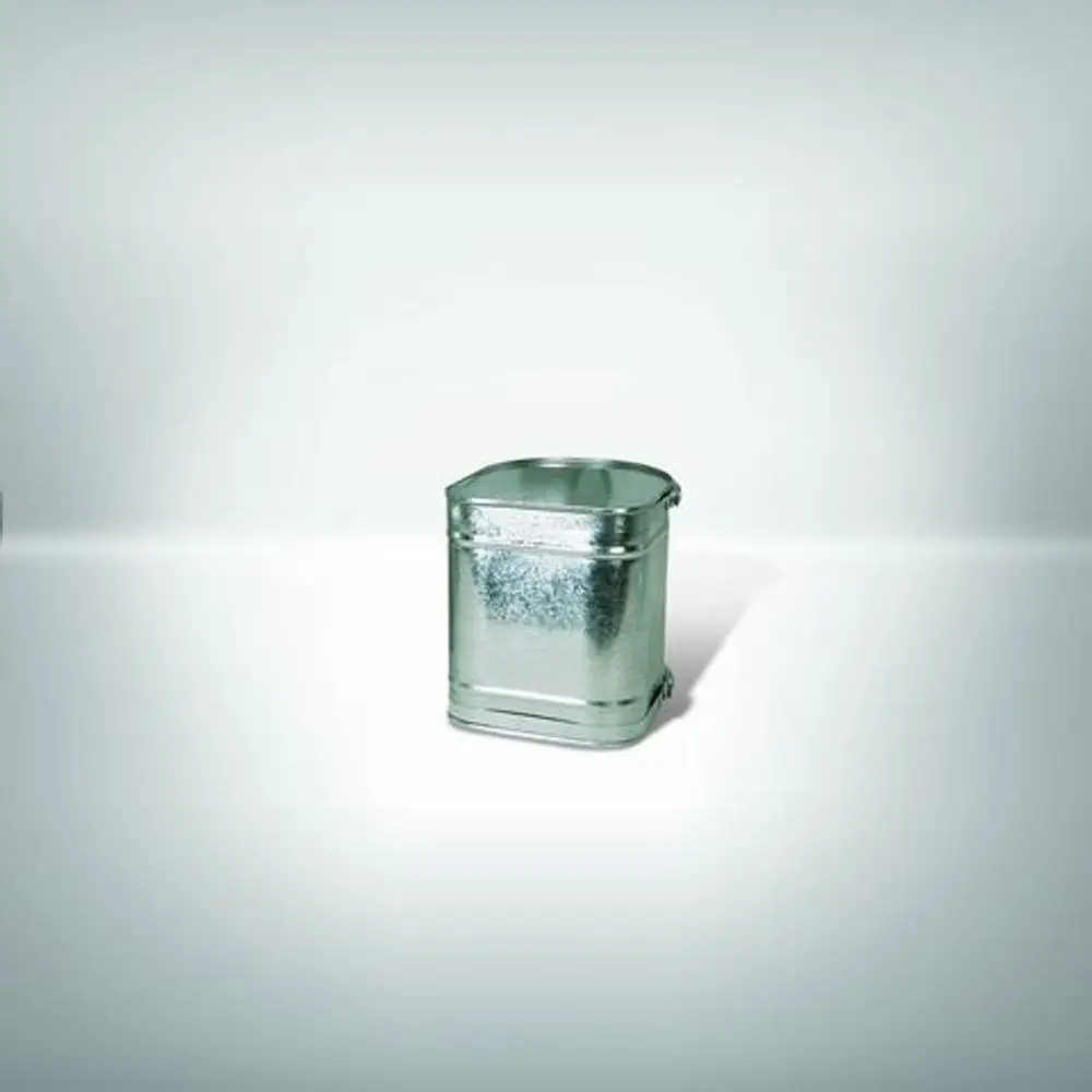 Verzinkte Metallkappe von Armacell in quadratischer Form, auf einer einheitlich hellen Fläche platziert.